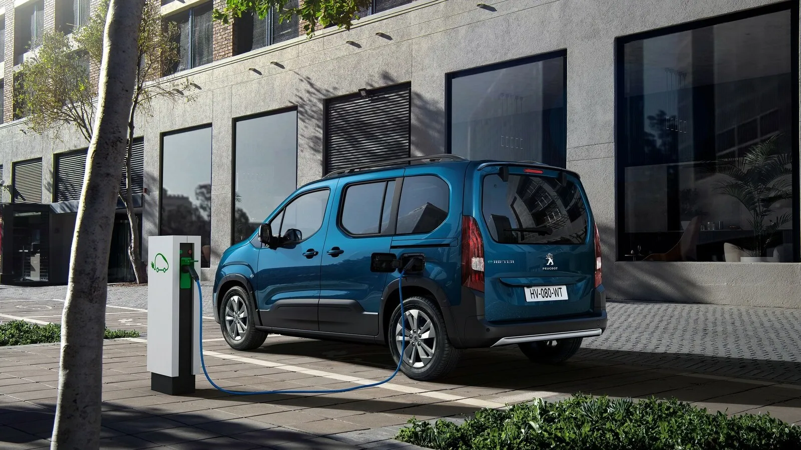 … und auch für Peugeot. Wie sonst auch hört die Pkw-Version des Partner auf den Namen Rifter.